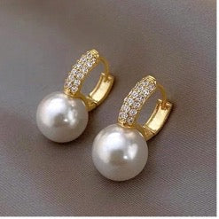 Small Artificial Pearl Rhinestone Gold Fashion earrings